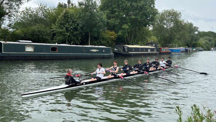 Image of rowers (Trinity Hall M2) on the River Cam
