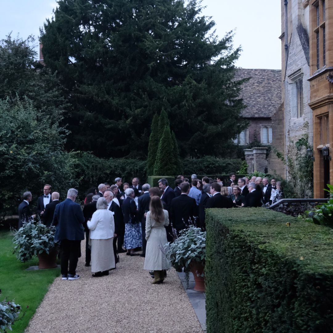 Alumni and guests gather in the Fellows Garden for drinks before the THA Annual Dinner, 23 September 2023.