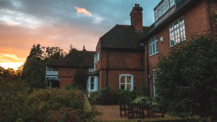 Accommodation from Wychfield, Trinity Hall's second site. The sun is setting and the sky is bright. By Andrea Giudici